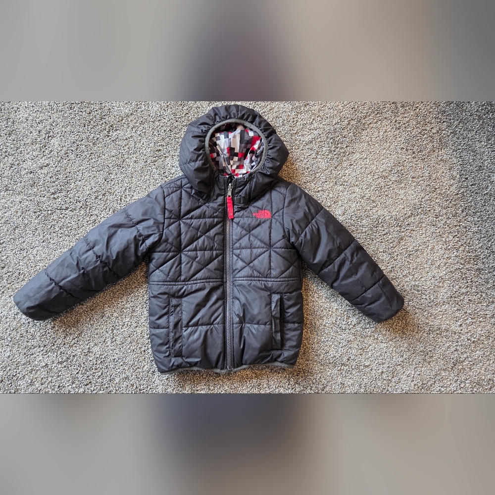The North Face Boys' Reversible Perrito Jacket, 5T black/red